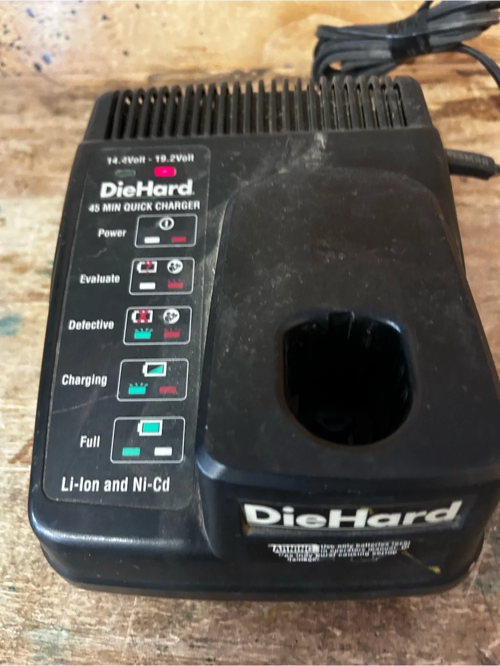 Diehard Black 45-Min Quick Charger for 14.4V–19.2V Li-Ion & Ni-Cd Batteries